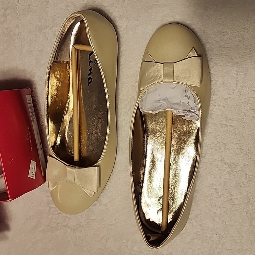 Big kids Size 5 patent shoes
